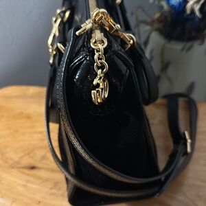 Gucci shoulder bag.mini with cross the shoulder